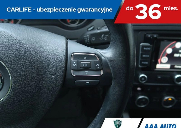 Volkswagen Jetta cena 40000 przebieg: 121094, rok produkcji 2013 z Działoszyn małe 326